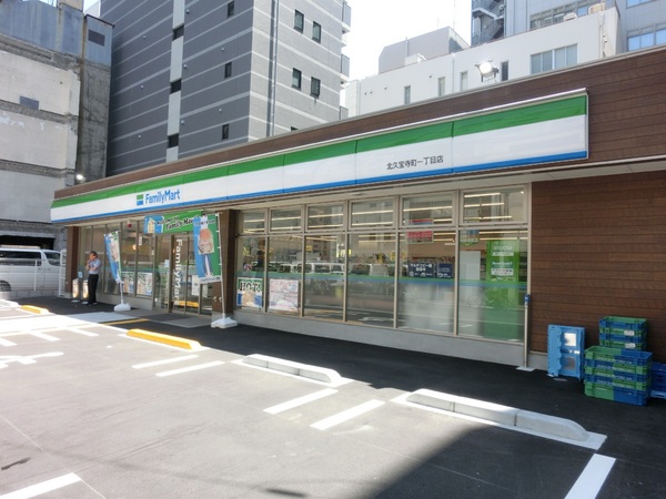 Luxe本町(ファミリーマート北久宝寺町一丁目店)