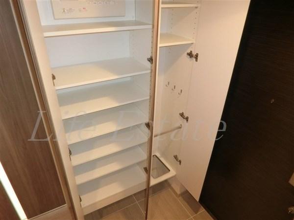 大阪市中央区南船場１丁目のマンション