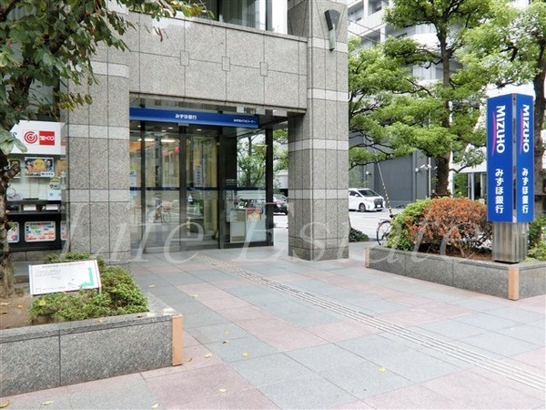 コンフォリア心斎橋EAST(みずほ銀行南船場支店)
