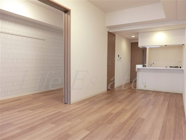 プレサンス心斎橋ニスト
