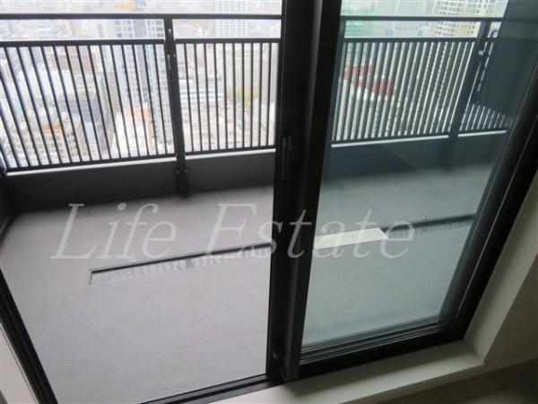 大阪市中央区安土町２丁目のマンション