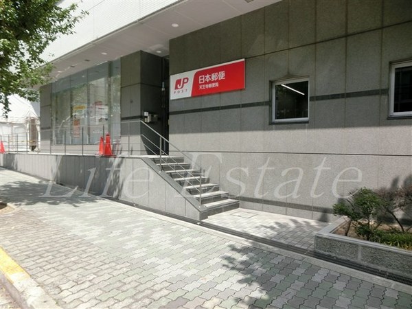 Radiation Court(天王寺郵便局)