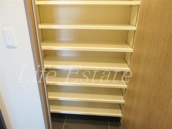 大阪市中央区南本町１丁目のマンション