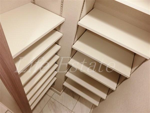 プレサンスレジェンド堺筋本町タワー(収納)