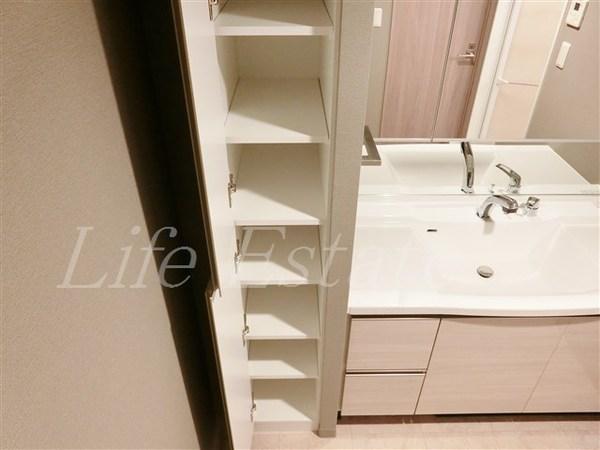 プレサンスレジェンド堺筋本町タワー(収納)