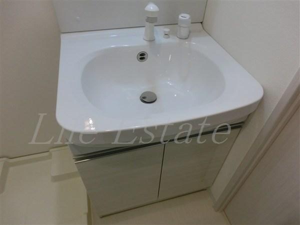 ファーストフィオーレ本町イースト