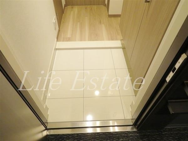 プレサンスロジェ堺筋本町(玄関)