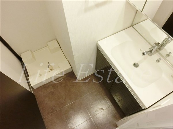 コンフォリア心斎橋EAST(洗面台・洗面所)