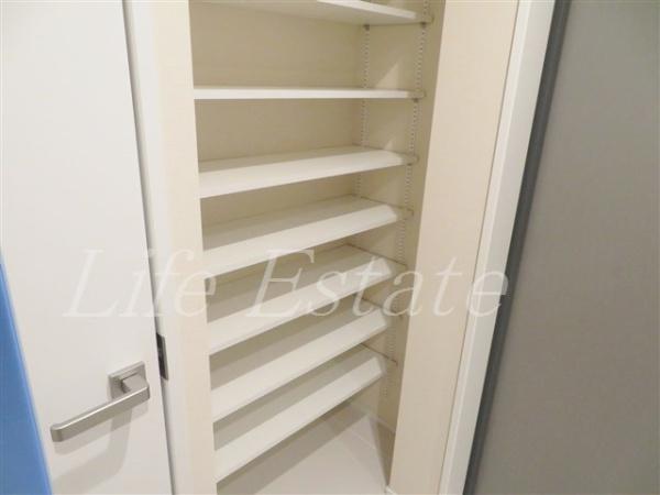 BRAVE常盤町Ⅱ(収納)