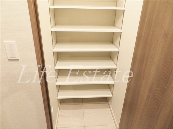 ローレルタワー御堂筋本町(収納)