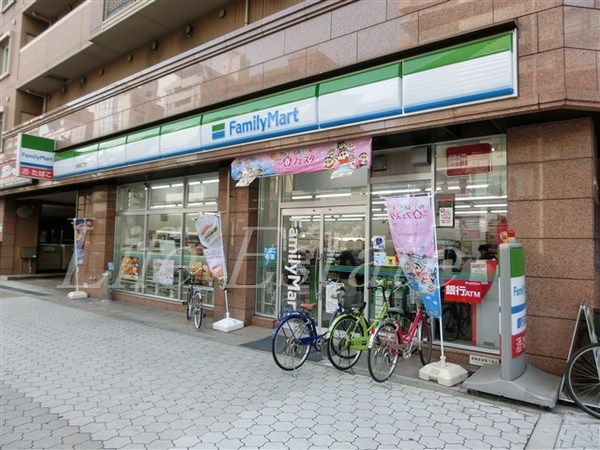 レジュールアッシュ谷町四丁目グランクラス(ファミリーマート谷町四丁目店)