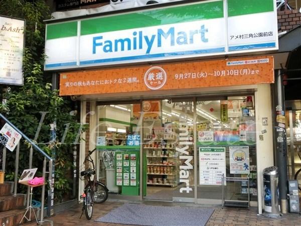 クリスタルエグゼ心斎橋(ファミリーマートアメ村三角公園前店)