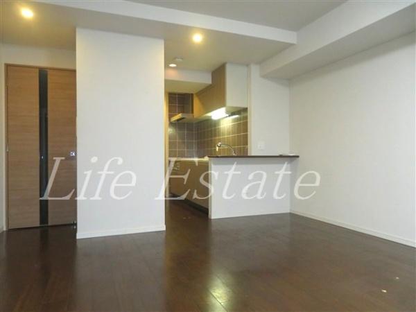 大阪市中央区南船場２丁目のマンション