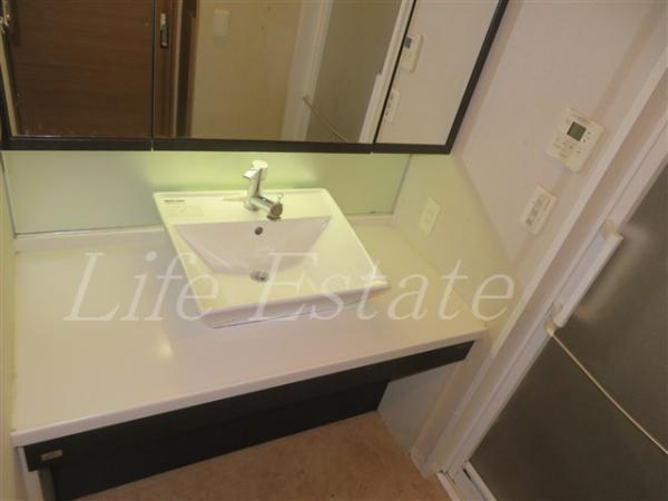 大阪市中央区南船場２丁目のマンション