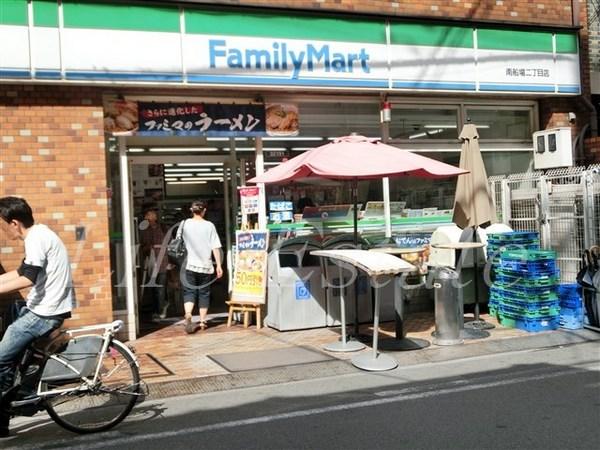 ジューム南船場(ファミリーマート南船場二丁目店)