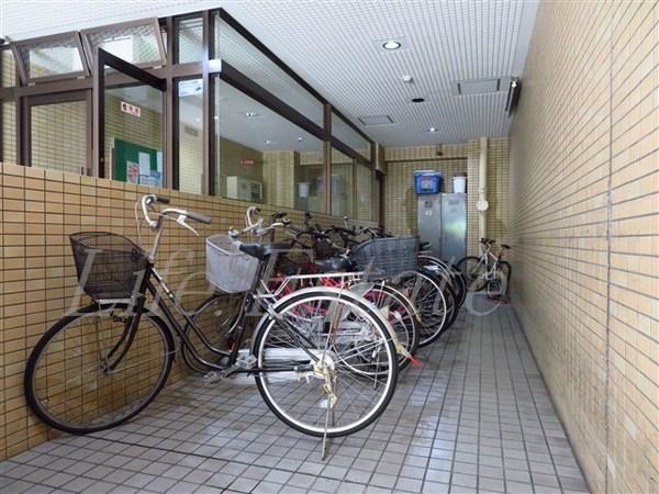 イーストリバーヒル