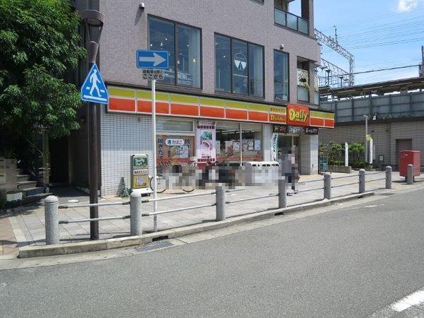 カーサベルデ　3Ｆ(デイリーヤマザキ上牧駅前店)