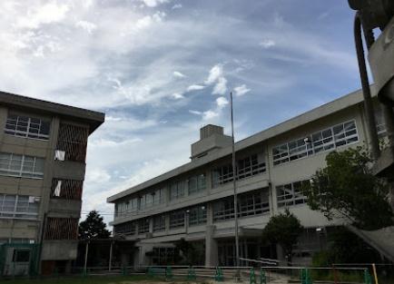 蔀屋新町貸家(寝屋川市立堀溝小学校)