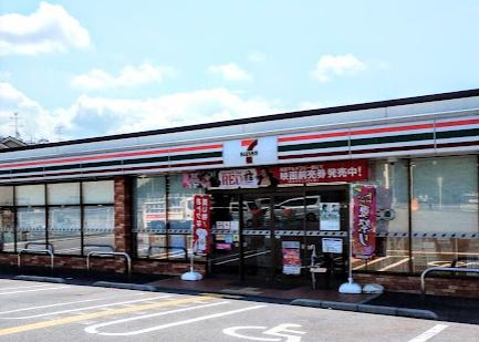 丘の上にある春のLatorta(ラ・トルタ)(セブンイレブン京阪橋本駅南店)