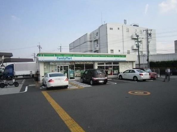 ラフィーネ上牧　2Ｆ(ファミリーマート島本高浜二丁目店)