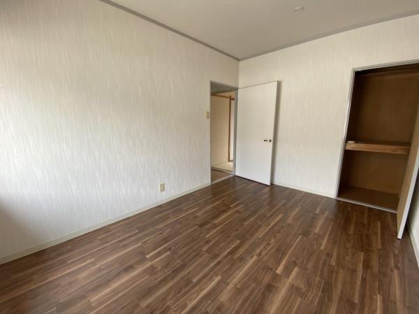 ロイヤルコーポ水無瀬　E棟　1F
