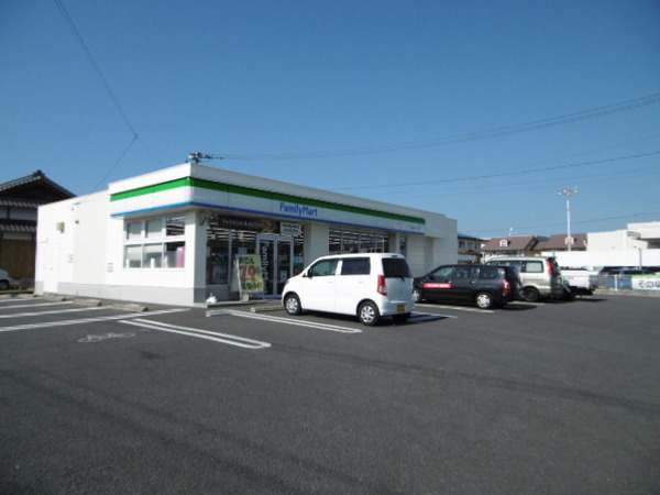 ディアス桜馬場A棟(ファミリーマート大村松並二丁目店)