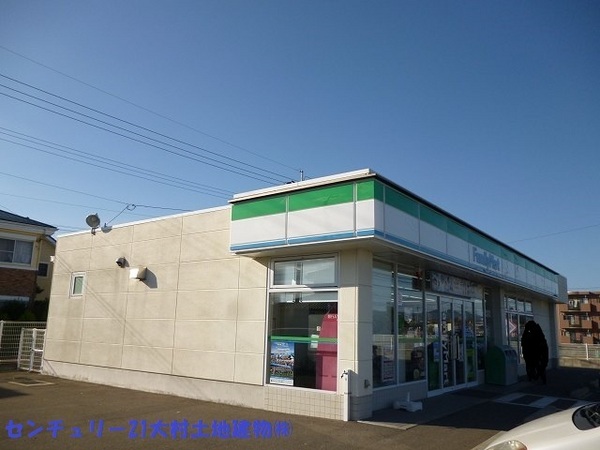 シロマルハイツA棟(ファミリーマート大村宮小路三丁目店)