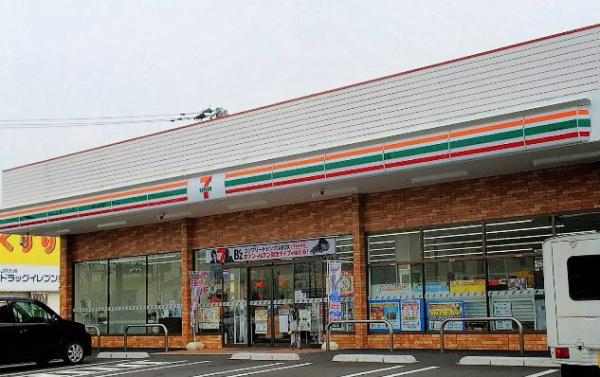 満井アパート(セブンイレブン大村松並1丁目店)