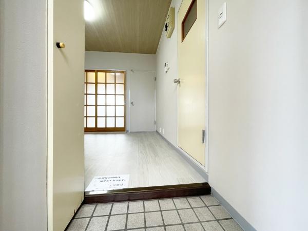 千葉市中央区稲荷町3丁目のマンション(玄関)