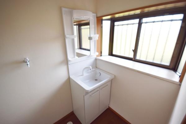 山武郡九十九里町藤下の貸家(洗面台・洗面所)