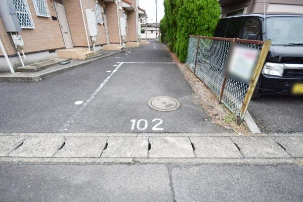 東金市南上宿のアパート(駐車場)