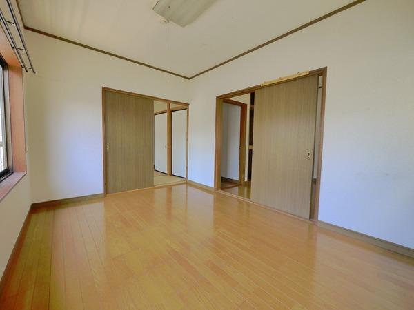 藤岡町藤岡貸家　西棟