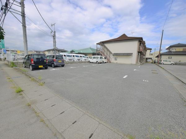 ヴィラ赤坂(駐車場)