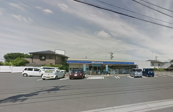 ヒルサイドハウス　ガーデン(ローソン犬伏新町店)
