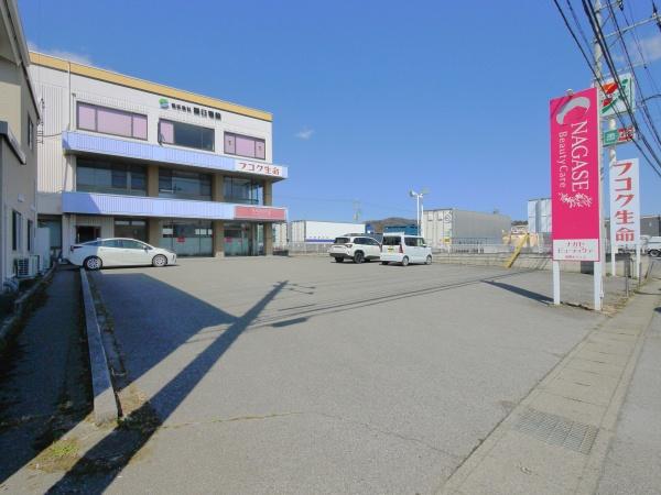 伊勢山町　貸事務所