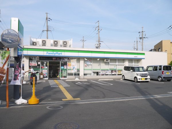 交野市星田８丁目のマンション(ファミリーマート交野星田店)