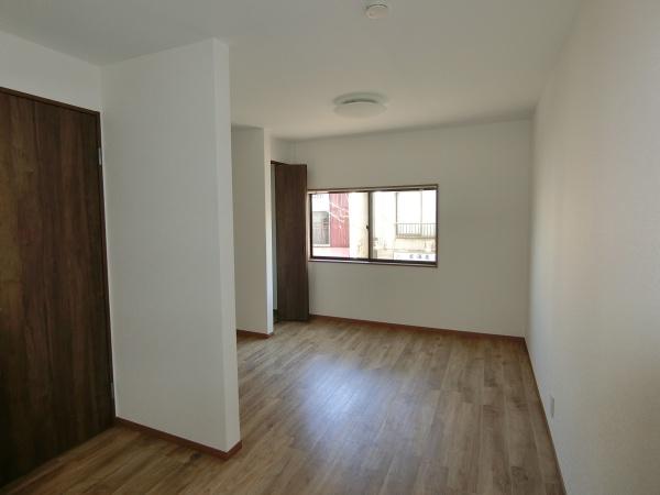 長房町店舗貸家