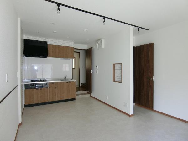 長房町店舗貸家