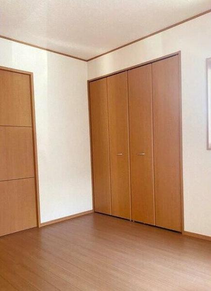 日野市西平山５丁目の貸家
