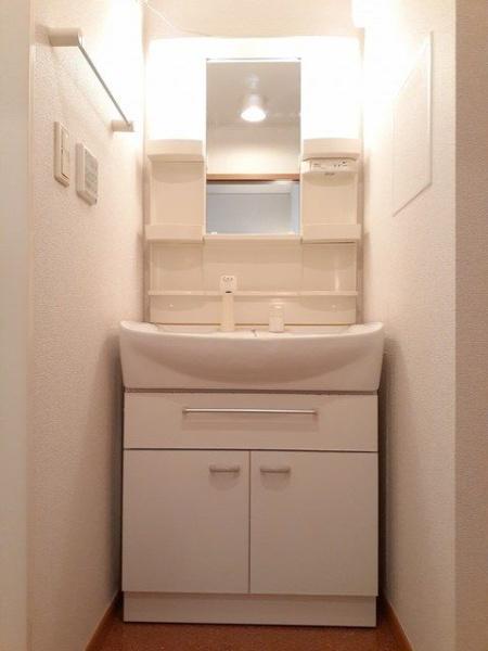八王子市中野町のアパート