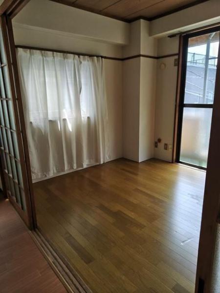 八王子市子安町４丁目のマンション