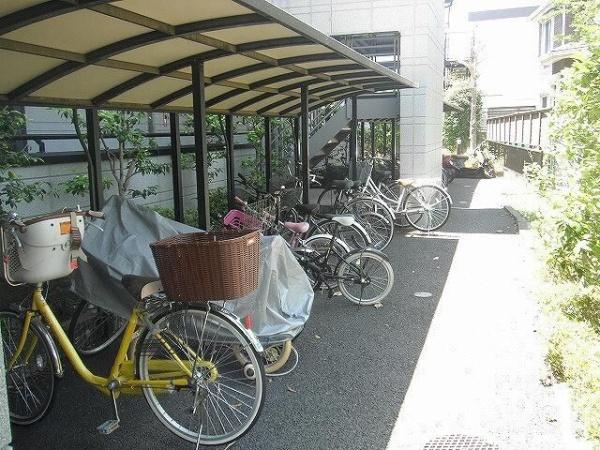 日野市三沢１丁目のマンション