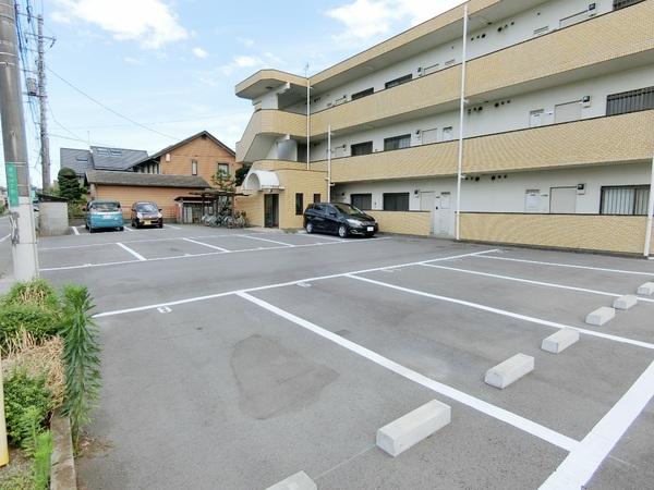 ドミール秋川(駐車場)