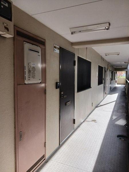 ファミーユ旭(玄関)