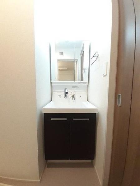 シャン・ヴァロン明神町