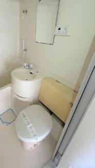 ウモーレ（ＵＭＯＯＲＥ）