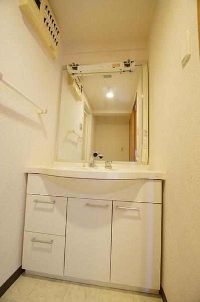 尼崎市東園田町３丁目のマンション