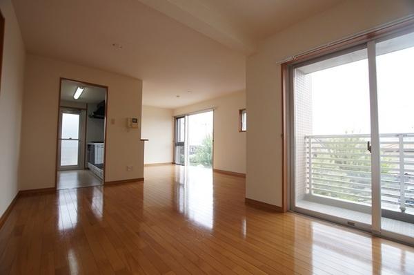 尼崎市東園田町３丁目のマンション