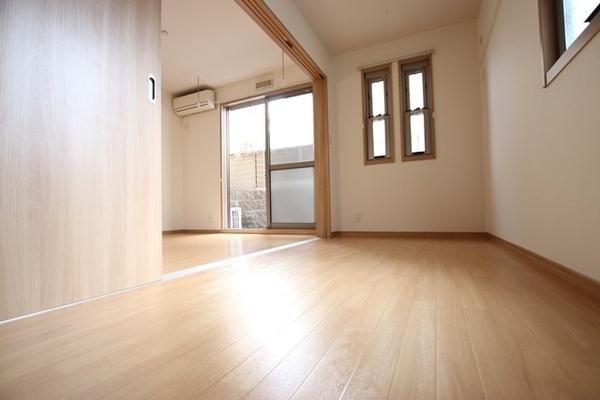 尼崎市武庫之荘本町１丁目のアパート