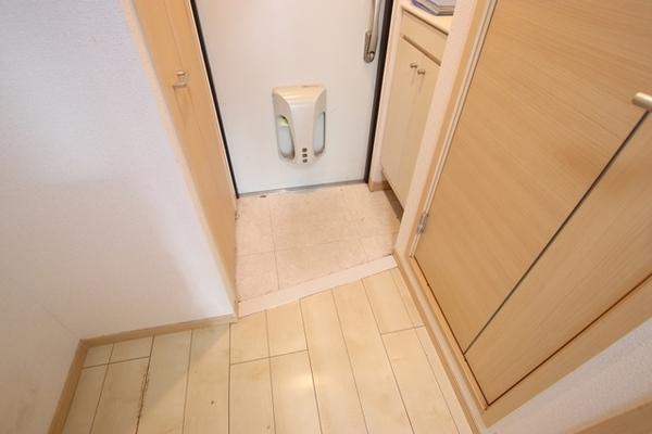 尼崎市東難波町３丁目のマンション